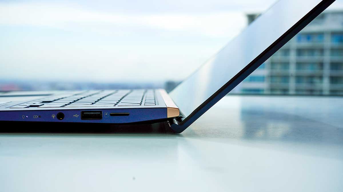 ZenBook 14 ASUS UX434FL - エルゴリフトヒンジ